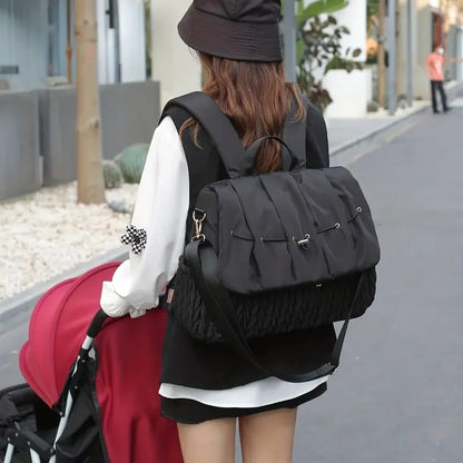 maman balade avec sac a langer